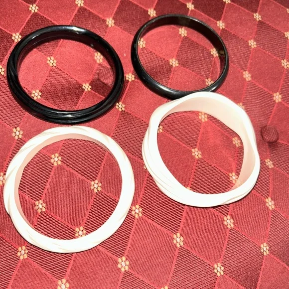 Vintage bracelet bundle  - black and cream colored - Picture 6 of 9